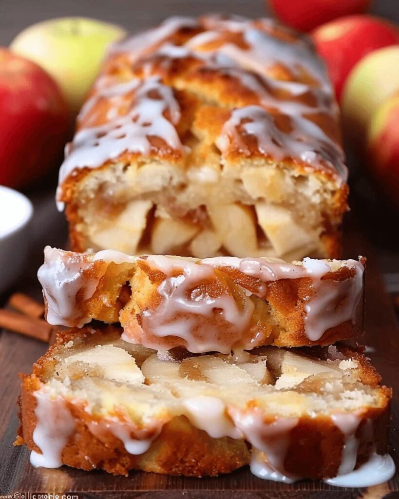 Pain glacé aux pommes et à la cannelle